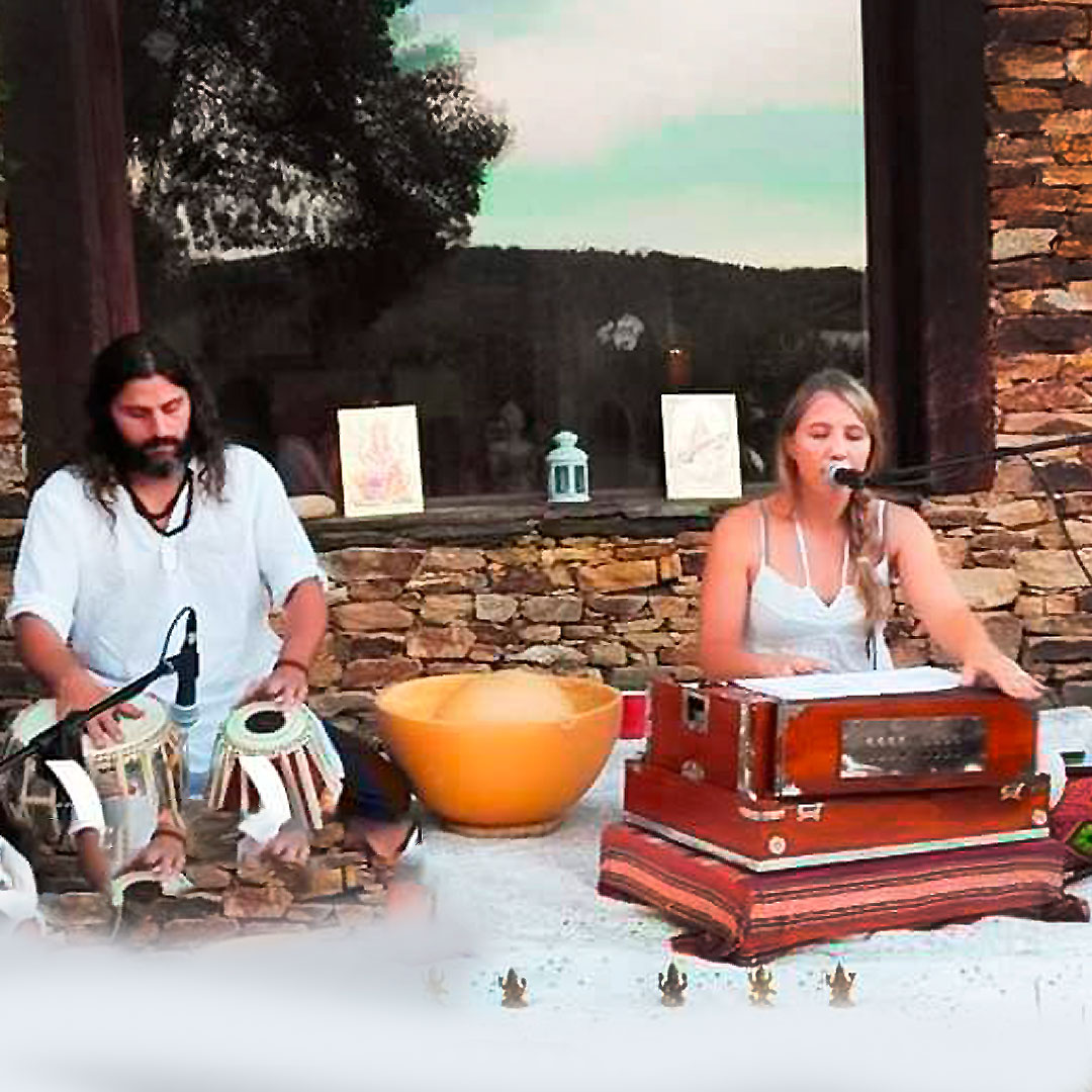 Kirtan, concierto de mantras – Hara Yoga | Carol Solarana – Estudio de ...